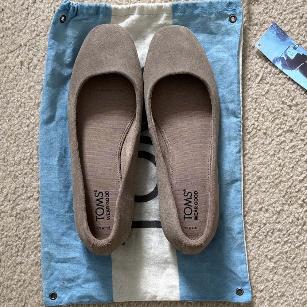Toms Women's Classic Ballet Flats in Taupe Suede-Like